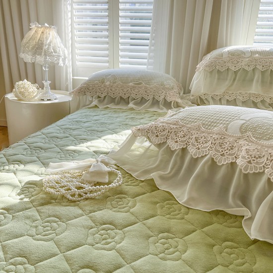 Bed skirt, single-piece, princess-style, milk coral fleece, quilted, thickened lace bed cover, bed sheet with skirt and apron. Bed skirt, single-piece, princess-style, milk coral fleece, quilted, thickened lace bed cover, bed sheet with skirt and apron.