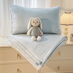 Princess style milk velvet three-piece set, thickened quilted bed sheet, four-season warm mattress cover, kang blanket. Princess style milk velvet three-piece set, thickened quilted bed sheet, four-season warm mattress cover, kang blanket.