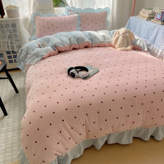 Korean style girly milk fleece four-piece set, new winter thickened warm sheet and quilt cover three-piece bedding set. Korean style girly milk fleece four-piece set, new winter thickened warm sheet and quilt cover three-piece bedding set.