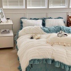 Girly heart tassel lotus leaf lace quilt, thickened milk velvet four-piece set, warm coral fleece bedding for autumn and winter. Girly heart tassel lotus leaf lace quilt, thickened milk velvet four-piece set, warm coral fleece bedding for autumn and winter.