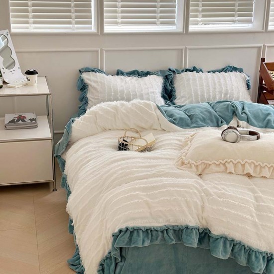 Girly heart tassel lotus leaf lace quilt, thickened milk velvet four-piece set, warm coral fleece bedding for autumn and winter. Girly heart tassel lotus leaf lace quilt, thickened milk velvet four-piece set, warm coral fleece bedding for autumn and winter.