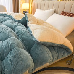 Large jacquard milk fleece winter quilt with core for warmth and thickness, suitable for single and double beds in all seasons, summer, spring, and autumn. Large jacquard milk fleece winter quilt with core for warmth and thickness, suitable for single and double beds in all seasons, summer, spring, and autumn.