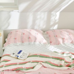 Pair of bamboo cotton Class A pillowcases. Summer pillowcase, thickened single double-sided, non-slip, cartoon-style cotton yarn coverlet for home use. Pair of bamboo cotton Class A pillowcases. Summer pillowcase, thickened single double-sided, non-slip, cartoon-style cotton yarn coverlet for home use.