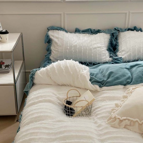 Girly heart tassel lotus leaf lace quilt, thickened milk velvet four-piece set, warm coral fleece bedding for autumn and winter. Girly heart tassel lotus leaf lace quilt, thickened milk velvet four-piece set, warm coral fleece bedding for autumn and winter.