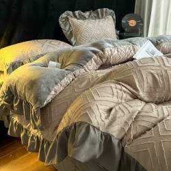 Korean cut-out milk velvet coral fleece, double-sided milk flannel, warm, four-piece set, thickened, 1.5m x 1.8m fitted sheet Korean cut-out milk velvet coral fleece, double-sided milk flannel, warm, four-piece set, thickened, 1.5m x 1.8m fitted sheet