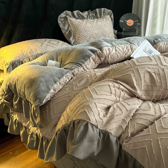 Korean cut-out milk velvet coral fleece, double-sided milk flannel, warm, four-piece set, thickened, 1.5m x 1.8m fitted sheet Korean cut-out milk velvet coral fleece, double-sided milk flannel, warm, four-piece set, thickened, 1.5m x 1.8m fitted sheet