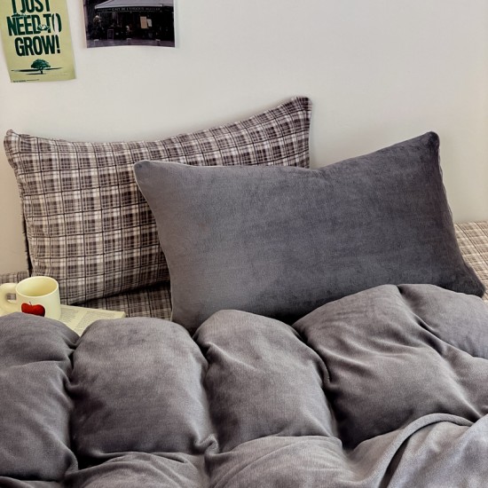 Winter thickened four-piece bedding set with a French velvet blend and plush, skin-friendly, warm duvet cover and sheets, a simple, warm three-piece set Winter thickened four-piece bedding set with a French velvet blend and plush, skin-friendly, warm duvet cover and sheets, a simple, warm three-piece set