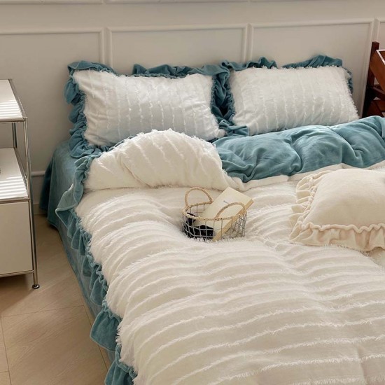 Girly heart tassel lotus leaf lace quilt, thickened milk velvet four-piece set, warm coral fleece bedding for autumn and winter. Girly heart tassel lotus leaf lace quilt, thickened milk velvet four-piece set, warm coral fleece bedding for autumn and winter.