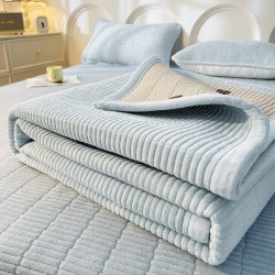 Princess style milk velvet three-piece set, thickened quilted bed sheet, four-season warm mattress cover, kang blanket. Princess style milk velvet three-piece set, thickened quilted bed sheet, four-season warm mattress cover, kang blanket.