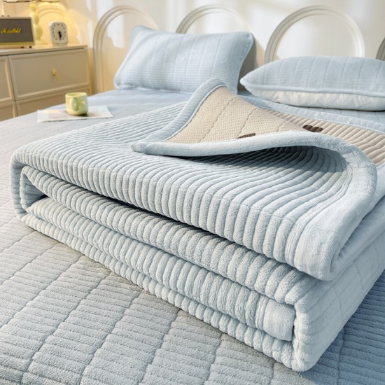 Princess style milk velvet three-piece set, thickened quilted bed sheet, four-season warm mattress cover, kang blanket.