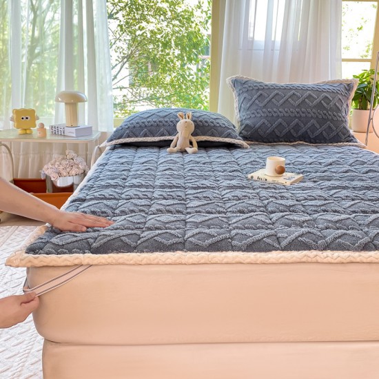 Solid color taffeta 90x200 mattress, single student dormitory mattress with cushioned warmth and blanket, thickened mattress pad. Solid color taffeta 90x200 mattress, single student dormitory mattress with cushioned warmth and blanket, thickened mattress pad.