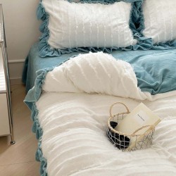 Girly heart tassel lotus leaf lace quilt, thickened milk velvet four-piece set, warm coral fleece bedding for autumn and winter. Girly heart tassel lotus leaf lace quilt, thickened milk velvet four-piece set, warm coral fleece bedding for autumn and winter.