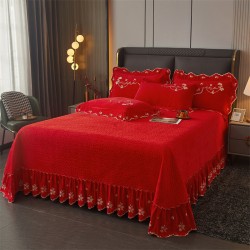 Milk fleece Wedding single-piece bright red quilted bedspread, bed sheet, wedding lace cover, anti-wedding velvet. Milk fleece Wedding single-piece bright red quilted bedspread, bed sheet, wedding lace cover, anti-wedding velvet.