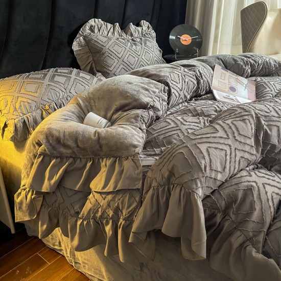 Korean cut-out milk velvet coral fleece, double-sided milk flannel, warm, four-piece set, thickened, 1.5m x 1.8m fitted sheet Korean cut-out milk velvet coral fleece, double-sided milk flannel, warm, four-piece set, thickened, 1.5m x 1.8m fitted sheet