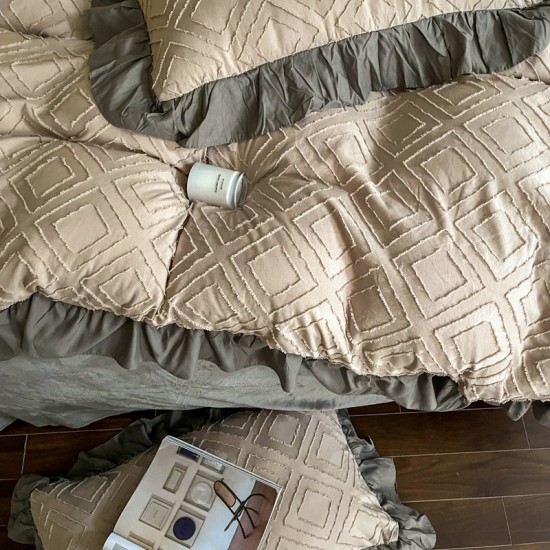 Korean cut-out milk velvet coral fleece, double-sided milk flannel, warm, four-piece set, thickened, 1.5m x 1.8m fitted sheet Korean cut-out milk velvet coral fleece, double-sided milk flannel, warm, four-piece set, thickened, 1.5m x 1.8m fitted sheet