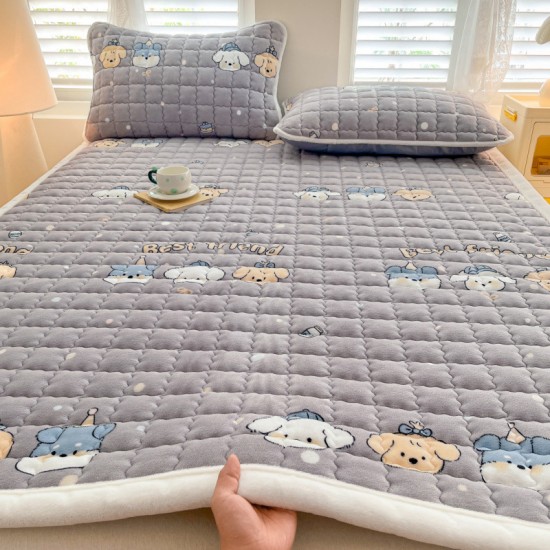 Cartoon milk fleece mattress pad, winter plush mattress pad, home tatami thickened sheet, dirt-proofing blanket Cartoon milk fleece mattress pad, winter plush mattress pad, home tatami thickened sheet, dirt-proofing blanket