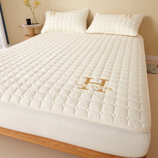 Cotton soy quilted fitted sheet, single-piece thickened bedspread, tatami Simmons mattress cover, mattress protector. Cotton soy quilted fitted sheet, single-piece thickened bedspread, tatami Simmons mattress cover, mattress protector.