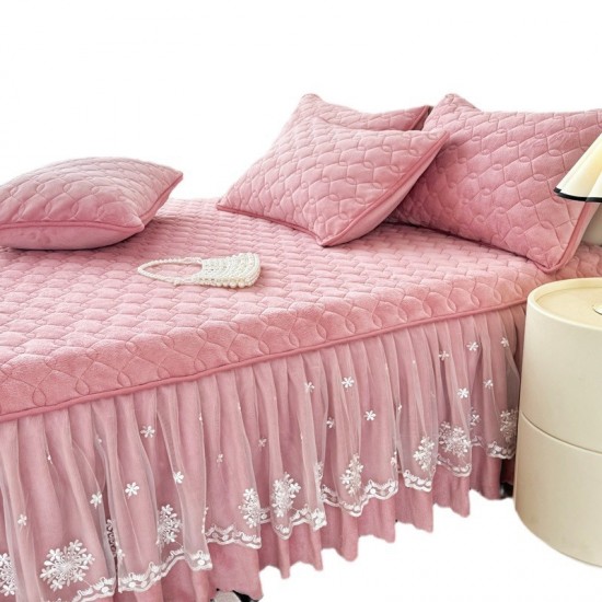 Princess style milk velvet quilted bed skirt, single-piece thickened coral fleece bedspread, 2025 new winter style. Princess style milk velvet quilted bed skirt, single-piece thickened coral fleece bedspread, 2025 new winter style.