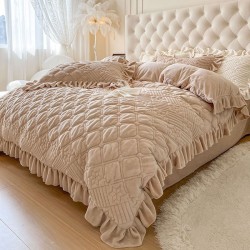 Thickened Warm Milk Fleece Four-Piece Quilted Quilt Cover, Coral Fleece Flannel Princess Style Bedding Thickened Warm Milk Fleece Four-Piece Quilted Quilt Cover, Coral Fleece Flannel Princess Style Bedding