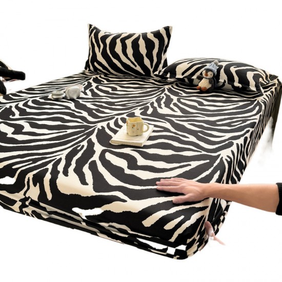 2025 new fitted sheet, one-piece, Simmons mattress, washed cotton dust-proof cover. 2025 new fitted sheet, one-piece, Simmons mattress, washed cotton dust-proof cover.