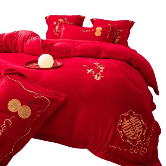High-end milk velvet four-piece wedding set, thickened winter quilt, bright red duvet cover, and bed sheet for weddings, plush bedding. High-end milk velvet four-piece wedding set, thickened winter quilt, bright red duvet cover, and bed sheet for weddings, plush bedding.
