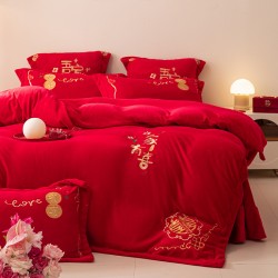 High-end milk velvet four-piece wedding set, thickened winter quilt, bright red duvet cover, and bed sheet for weddings, plush bedding. High-end milk velvet four-piece wedding set, thickened winter quilt, bright red duvet cover, and bed sheet for weddings, plush bedding.