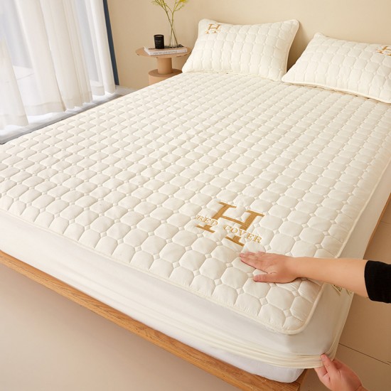 Cotton soy quilted fitted sheet, single-piece thickened bedspread, tatami Simmons mattress cover, mattress protector. Cotton soy quilted fitted sheet, single-piece thickened bedspread, tatami Simmons mattress cover, mattress protector.