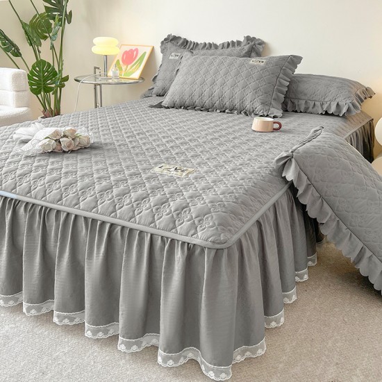 Solid color washed cotton quilted bed skirt, one-piece, non-slip, spring and summer bedspread, bed skirt, 2025 new summer style. Solid color washed cotton quilted bed skirt, one-piece, non-slip, spring and summer bedspread, bed skirt, 2025 new summer style.