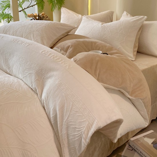 Carved milk velvet four-piece bedding set, winter coral velvet duvet cover, thickened flannel baby velvet fitted sheet. Carved milk velvet four-piece bedding set, winter coral velvet duvet cover, thickened flannel baby velvet fitted sheet.