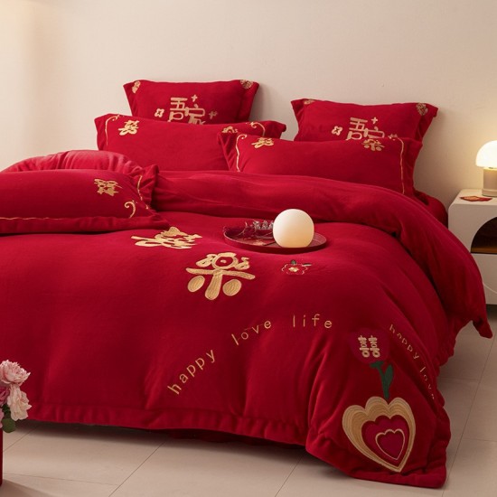 High-end milk velvet four-piece wedding set, thickened winter quilt, bright red duvet cover, and bed sheet for weddings, plush bedding. High-end milk velvet four-piece wedding set, thickened winter quilt, bright red duvet cover, and bed sheet for weddings, plush bedding.