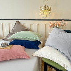 Autumn and winter warm pillowcases, gray and solid pink flannel coral fleece, single and double coral fleece pillowcases. Autumn and winter warm pillowcases, gray and solid pink flannel coral fleece, single and double coral fleece pillowcases.
