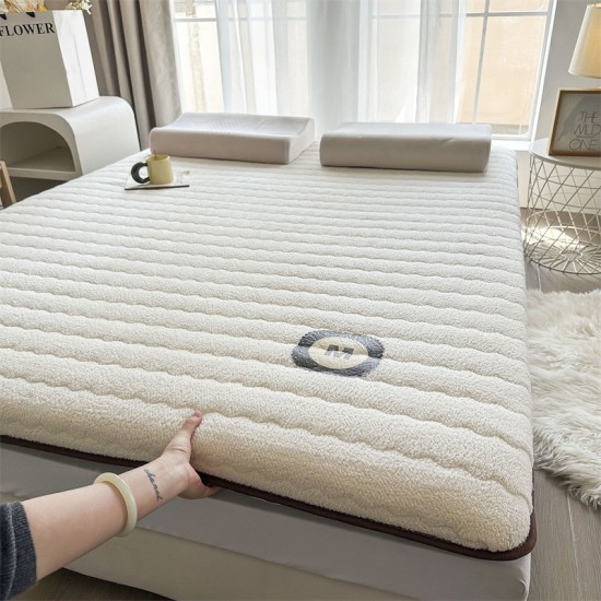 Lambskin mattress pad for home use, thickened for autumn and winter, single-size sponge warm bedding for student dormitories Lambskin mattress pad for home use, thickened for autumn and winter, single-size sponge warm bedding for student dormitories