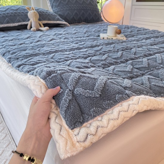 Solid color taffeta 90x200 mattress, single student dormitory mattress with cushioned warmth and blanket, thickened mattress pad. Solid color taffeta 90x200 mattress, single student dormitory mattress with cushioned warmth and blanket, thickened mattress pad.