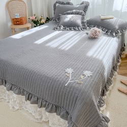 Korean style pure cotton washed cotton quilted three-piece bed cover set, solid color washed cotton quilted lace sheets, tatami ins Korean style pure cotton washed cotton quilted three-piece bed cover set, solid color washed cotton quilted lace sheets, tatami ins