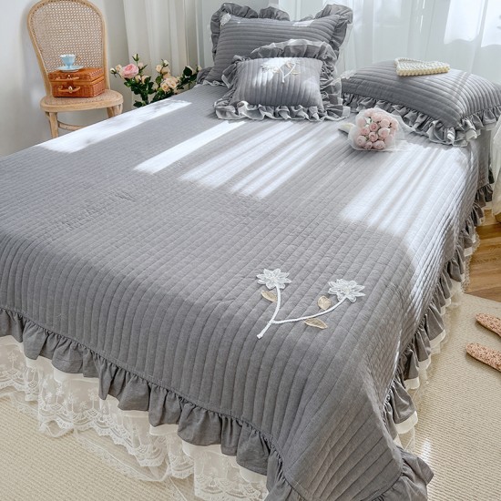 Korean style pure cotton washed cotton quilted three-piece bed cover set, solid color washed cotton quilted lace sheets, tatami ins Korean style pure cotton washed cotton quilted three-piece bed cover set, solid color washed cotton quilted lace sheets, tatami ins