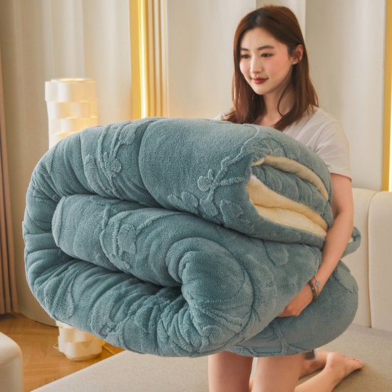 Large jacquard milk fleece winter quilt with core for warmth and thickness, suitable for single and double beds in all seasons, summer, spring, and autumn. Large jacquard milk fleece winter quilt with core for warmth and thickness, suitable for single and double beds in all seasons, summer, spring, and autumn.