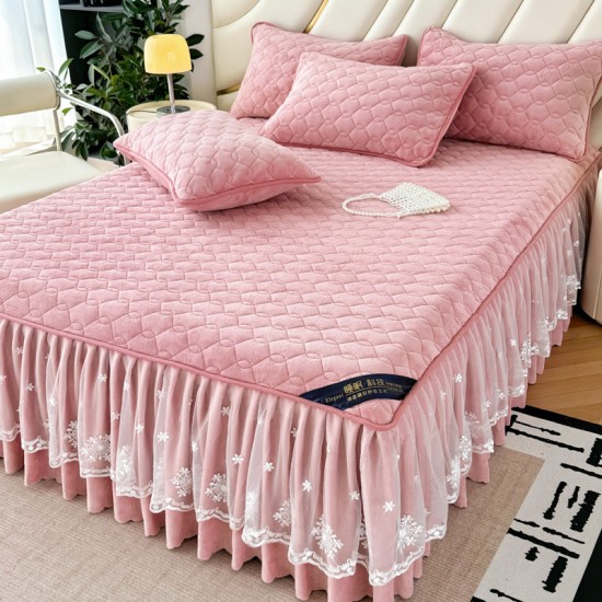 Princess style milk velvet quilted bed skirt, single-piece thickened coral fleece bedspread, 2025 new winter style. Princess style milk velvet quilted bed skirt, single-piece thickened coral fleece bedspread, 2025 new winter style.