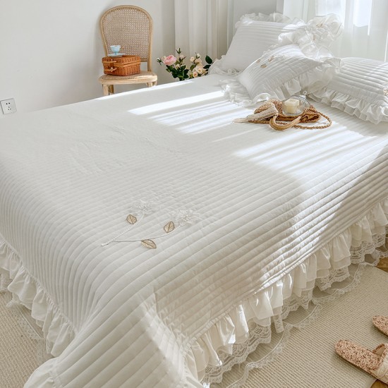 Korean style pure cotton washed cotton quilted three-piece bed cover set, solid color washed cotton quilted lace sheets, tatami ins Korean style pure cotton washed cotton quilted three-piece bed cover set, solid color washed cotton quilted lace sheets, tatami ins
