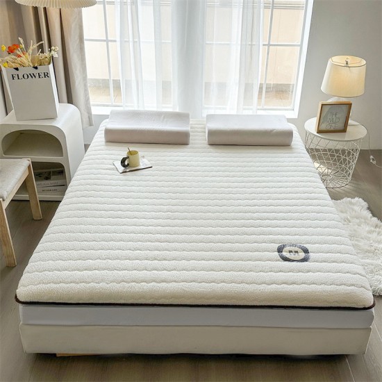 Lambskin mattress pad for home use, thickened for autumn and winter, single-size sponge warm bedding for student dormitories Lambskin mattress pad for home use, thickened for autumn and winter, single-size sponge warm bedding for student dormitories