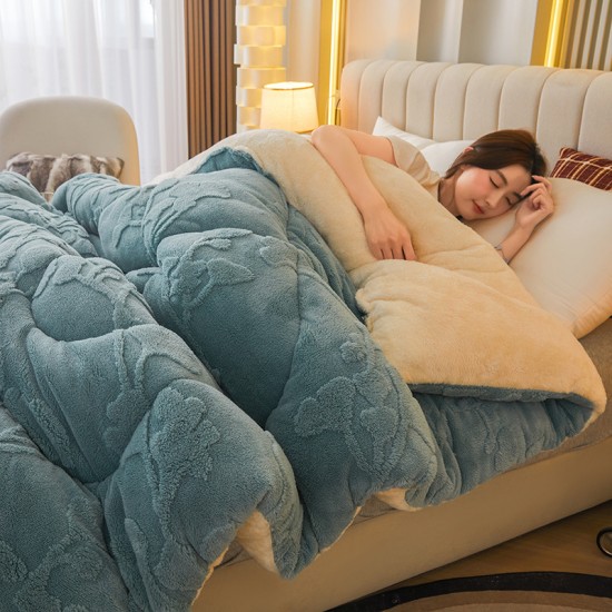 Large jacquard milk fleece winter quilt with core for warmth and thickness, suitable for single and double beds in all seasons, summer, spring, and autumn. Large jacquard milk fleece winter quilt with core for warmth and thickness, suitable for single and double beds in all seasons, summer, spring, and autumn.