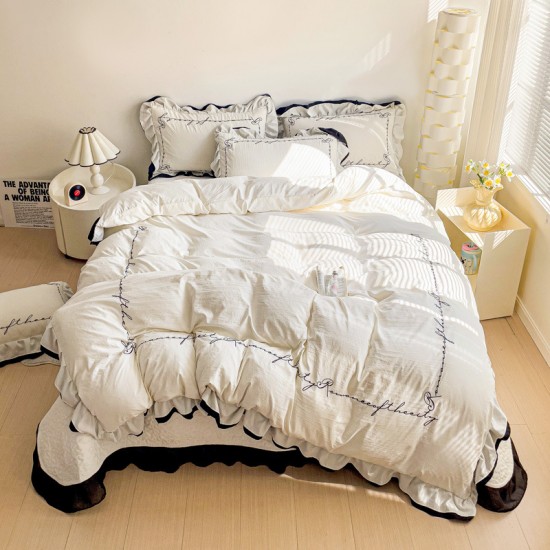 French cream princess-style four-piece bedding set with a white duvet cover, a light luxury, girly, premium bed skirt, washed cotton French cream princess-style four-piece bedding set with a white duvet cover, a light luxury, girly, premium bed skirt, washed cotton