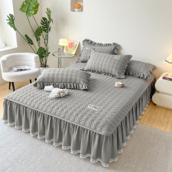 Solid color washed cotton quilted bed skirt, one-piece, non-slip, spring and summer bedspread, bed skirt, 2025 new summer style. Solid color washed cotton quilted bed skirt, one-piece, non-slip, spring and summer bedspread, bed skirt, 2025 new summer style.
