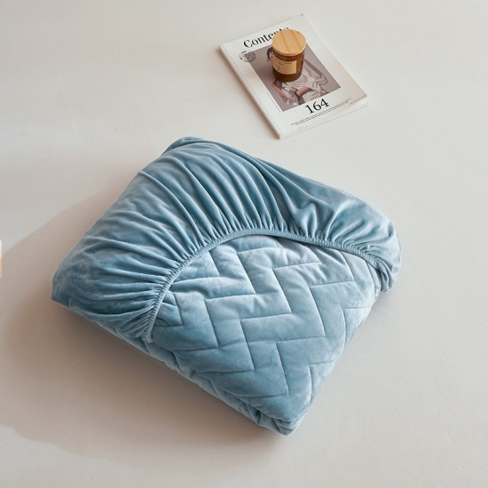 Autumn and winter warm milk fleece fitted sheet, quilted quilted bed sheet, thickened solid color baby fleece bed cover with elastic bands. Autumn and winter warm milk fleece fitted sheet, quilted quilted bed sheet, thickened solid color baby fleece bed cover with elastic bands.