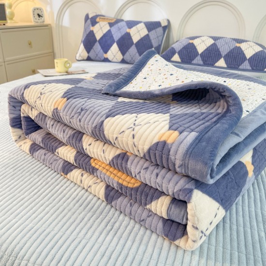 Princess style milk velvet three-piece set, thickened quilted bed sheet, four-season warm mattress cover, kang blanket.