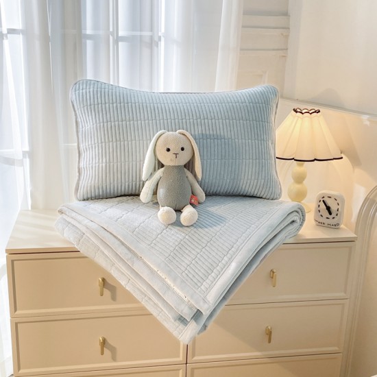 Princess style milk velvet three-piece set, thickened quilted bed sheet, four-season warm mattress cover, kang blanket.