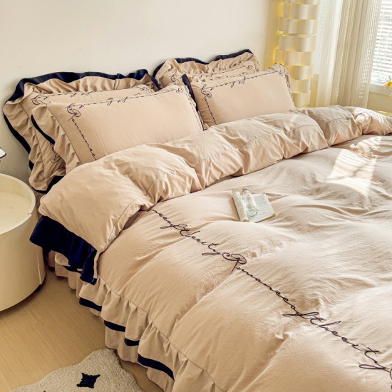 French cream princess-style four-piece bedding set with a white duvet cover, a light luxury, girly, premium bed skirt, washed cotton French cream princess-style four-piece bedding set with a white duvet cover, a light luxury, girly, premium bed skirt, washed cotton