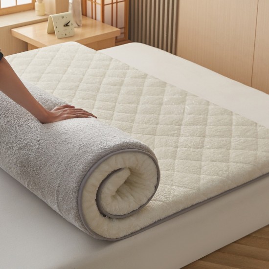 Thick winter milk fleece mattress with cushions for home use, plush sheets for student dormitories, plush mattress pads. Thick winter milk fleece mattress with cushions for home use, plush sheets for student dormitories, plush mattress pads.