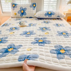 Cartoon milk fleece mattress pad, winter plush mattress pad, home tatami thickened sheet, dirt-proofing blanket Cartoon milk fleece mattress pad, winter plush mattress pad, home tatami thickened sheet, dirt-proofing blanket