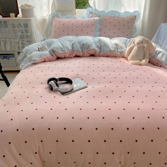 Korean style girly milk fleece four-piece set, new winter thickened warm sheet and quilt cover three-piece bedding set. Korean style girly milk fleece four-piece set, new winter thickened warm sheet and quilt cover three-piece bedding set.