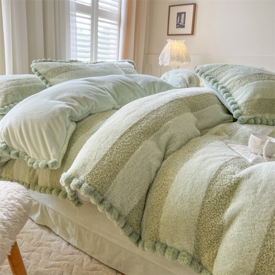 Internet celebrity princess-style rabbit fur plush milk velvet four-piece bedding set, coral fleece, winter flannel plush bed sheet and quilt cover for women. Internet celebrity princess-style rabbit fur plush milk velvet four-piece bedding set, coral fleece, winter flannel plush bed sheet and quilt cover for women.